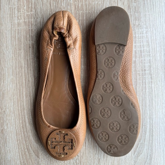 Tory Burch Travel Leather Flats with Leather Logo Ballet Flats - Picture 4 of 7